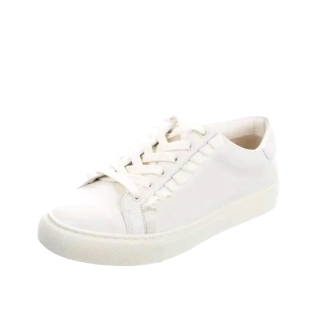 Worn once! 🤍Tory Burch ‘Tory Sport’ White Ruffle Sneakers sz. 9.